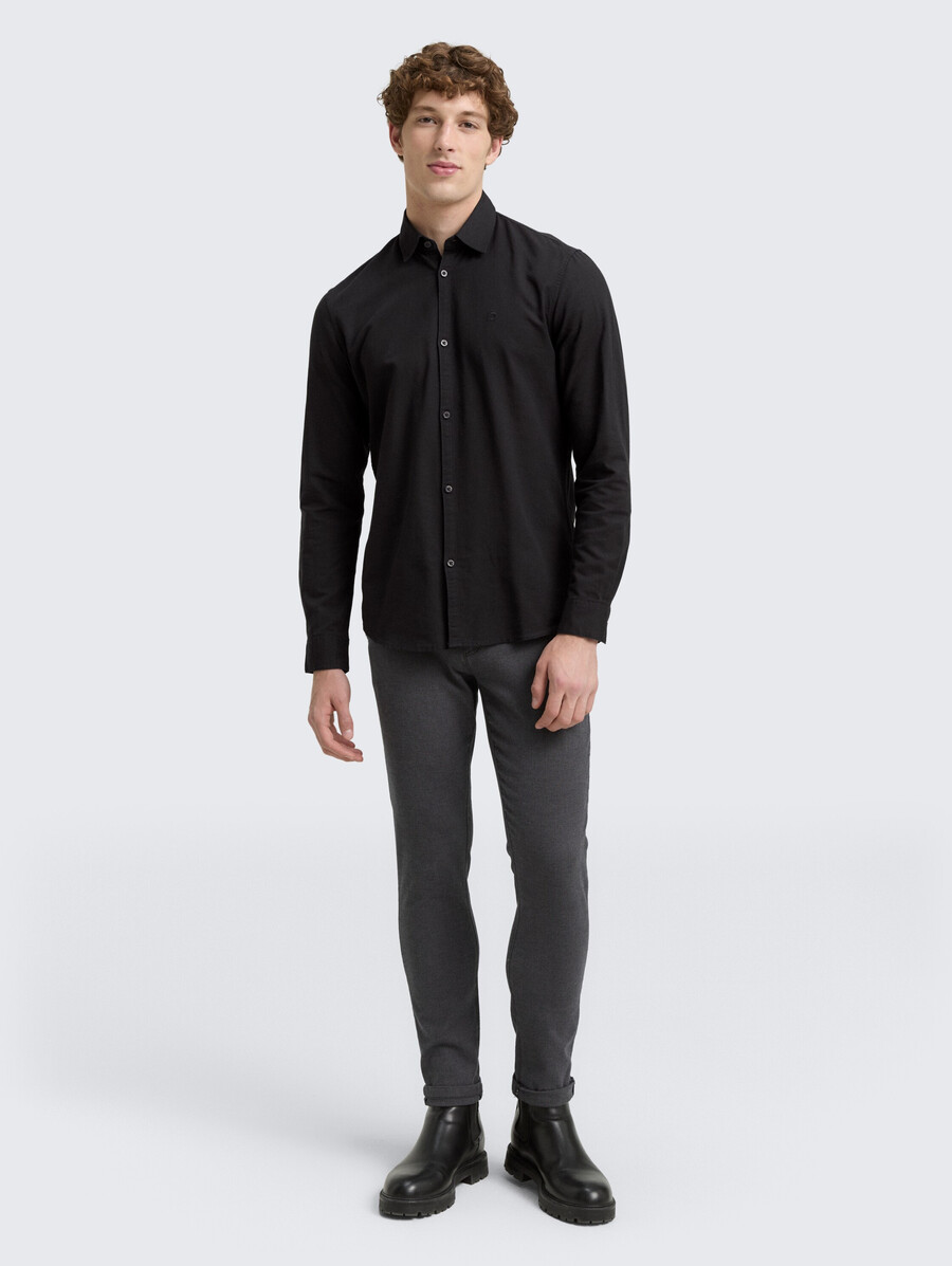camisa de corte regular con bordado de logo
