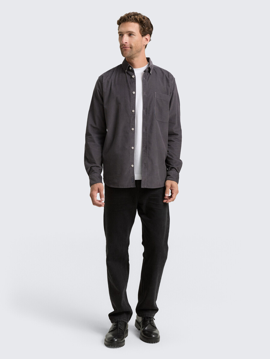 camisa de pana de corte regular con bolsillo en el pecho