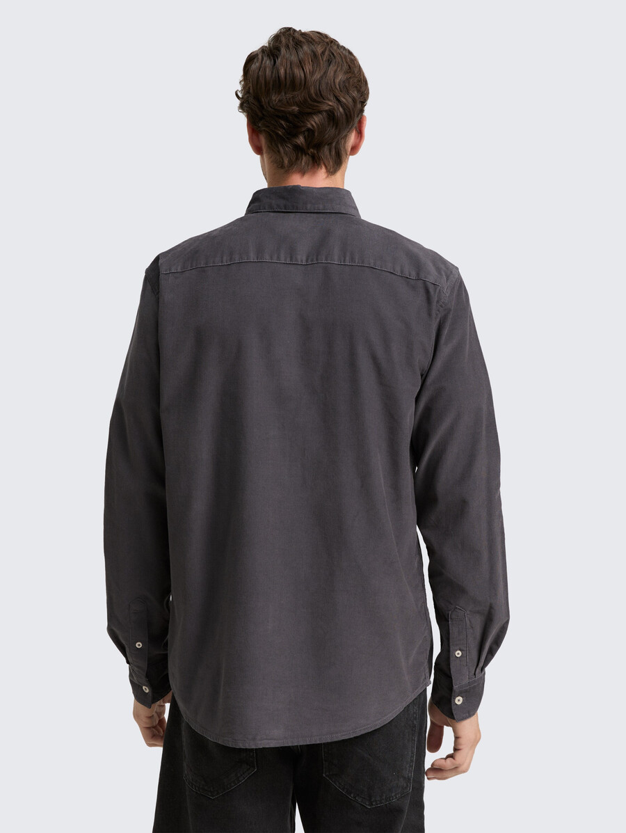 camisa de pana de corte regular con bolsillo en el pecho