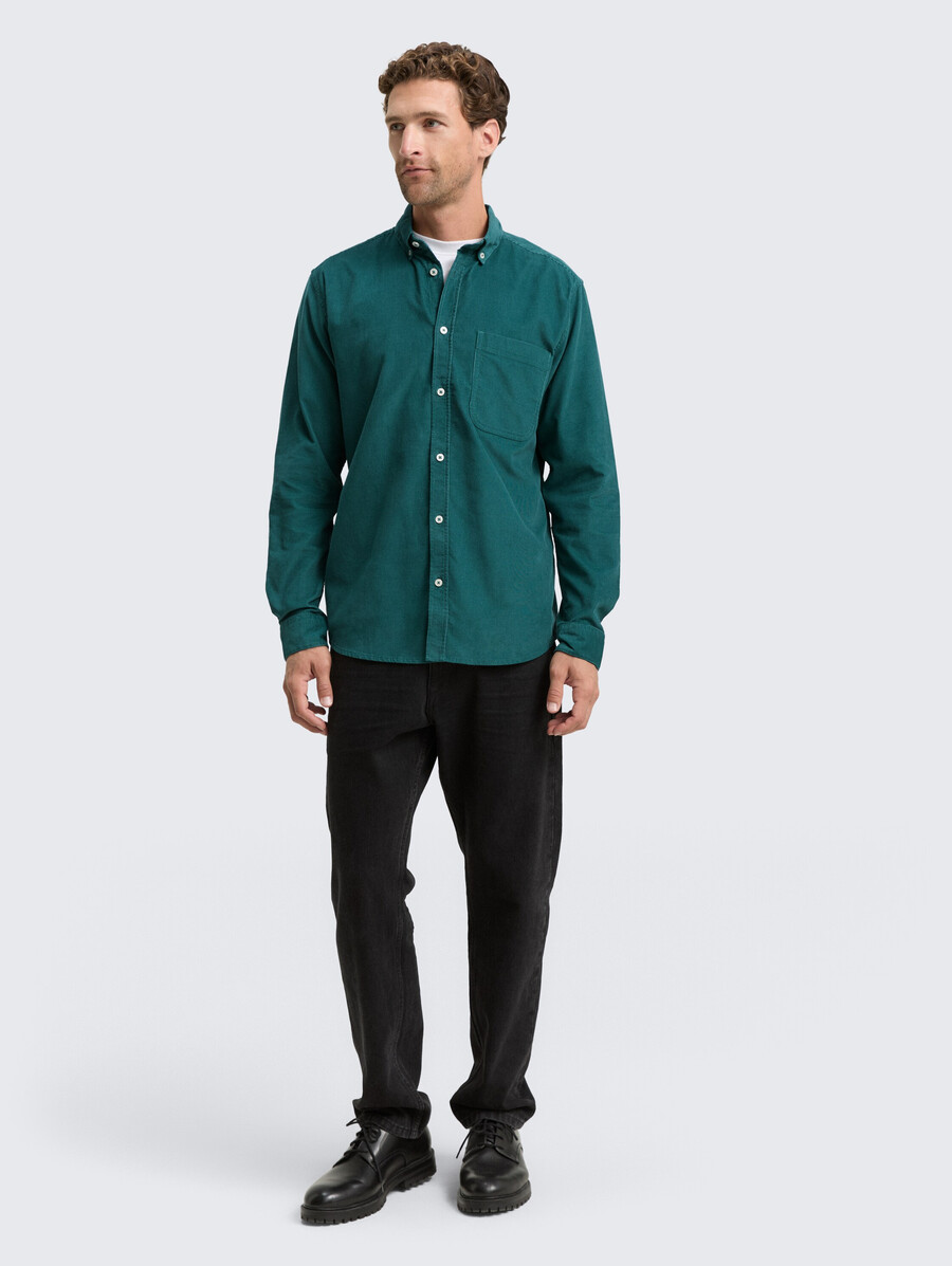 camisa de pana de corte regular con bolsillo en el pecho