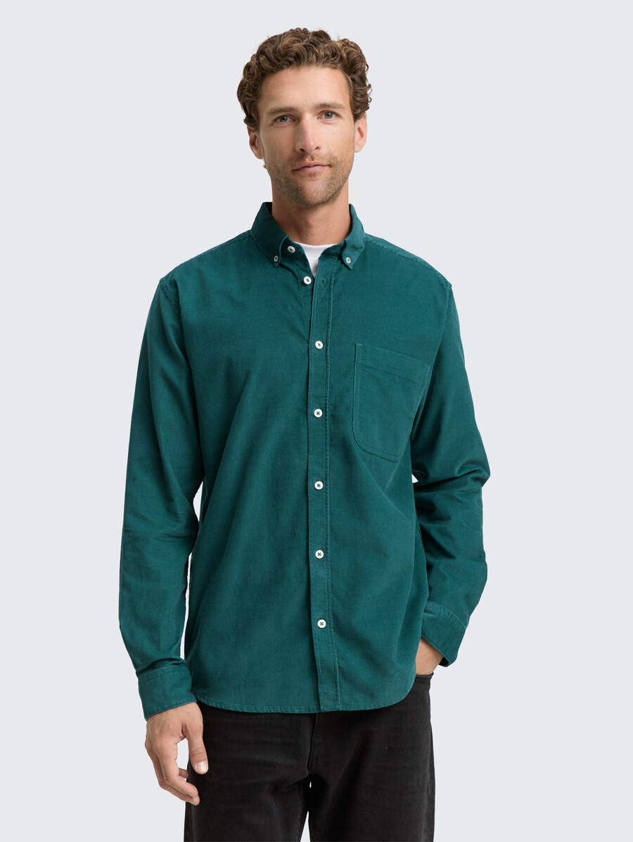 camisa de pana de corte regular con bolsillo en el pecho