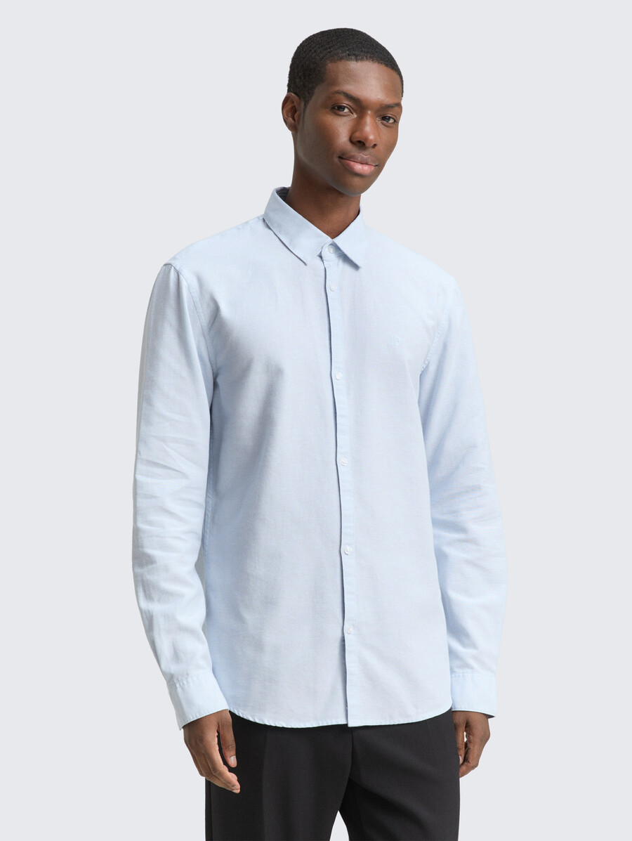 camisa de corte regular con bordado de logo