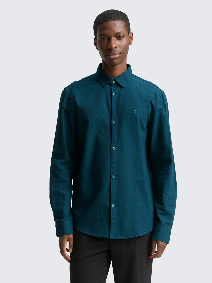 camisa de corte regular con bordado de logo