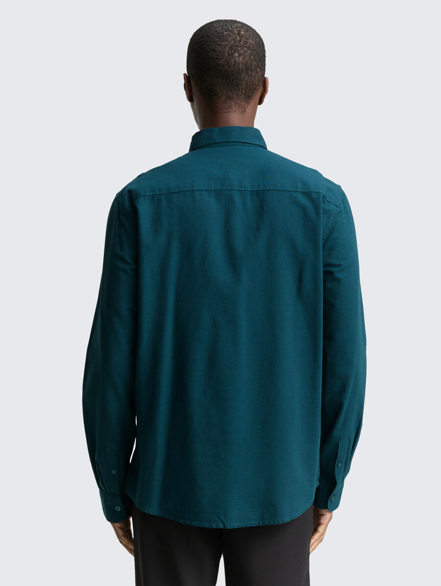 camisa de corte regular con bordado de logo