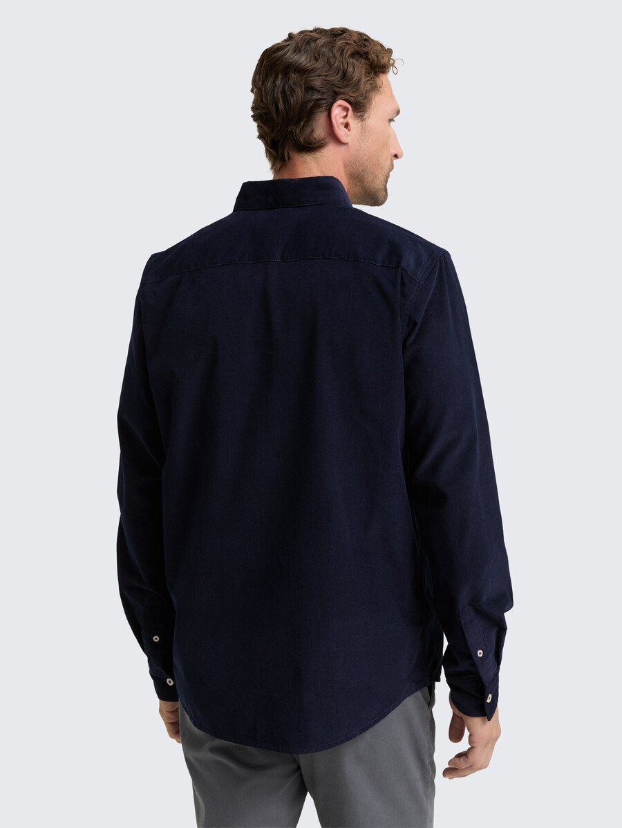 camisa de pana de corte regular con bolsillo en el pecho