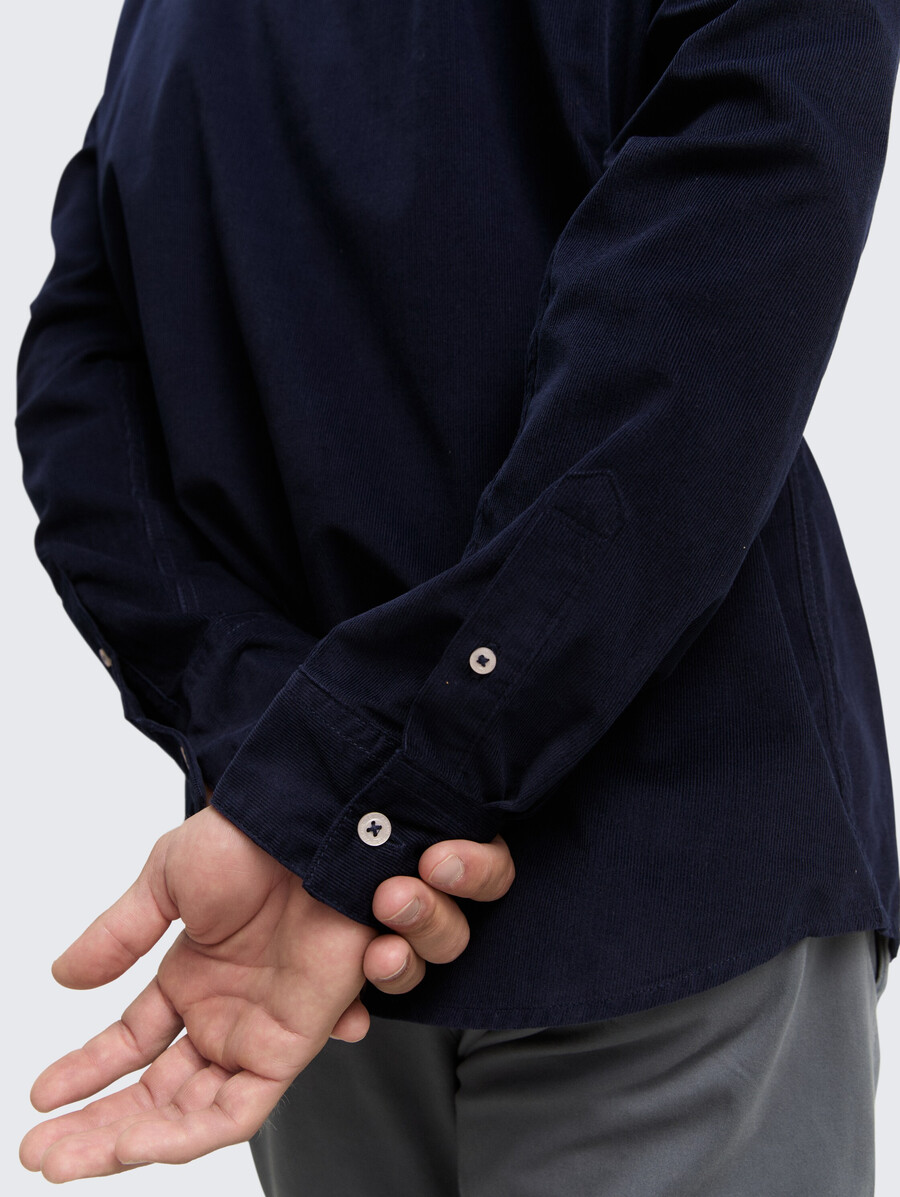camisa de pana de corte regular con bolsillo en el pecho