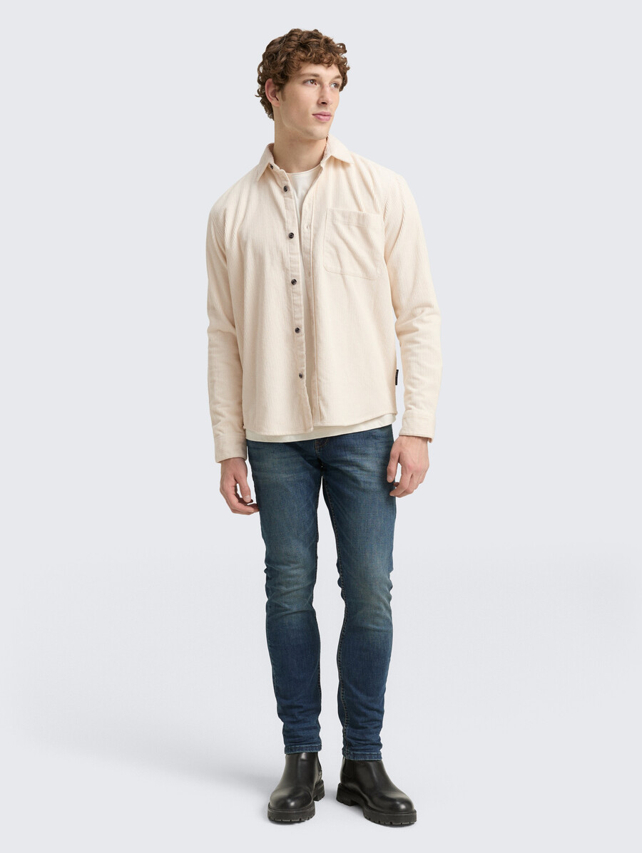camisa de pana de corte relajado con bolsillo en el pecho