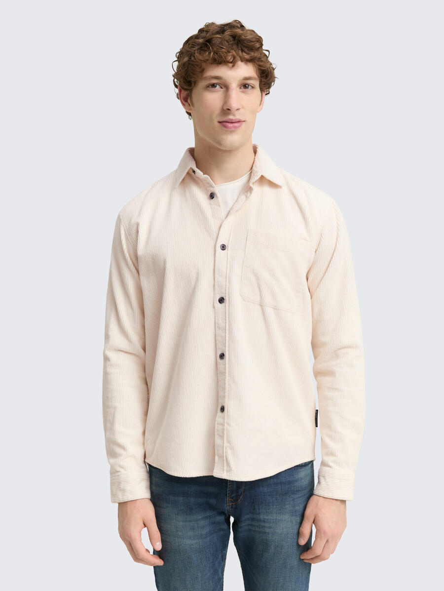 camisa de pana de corte relajado con bolsillo en el pecho