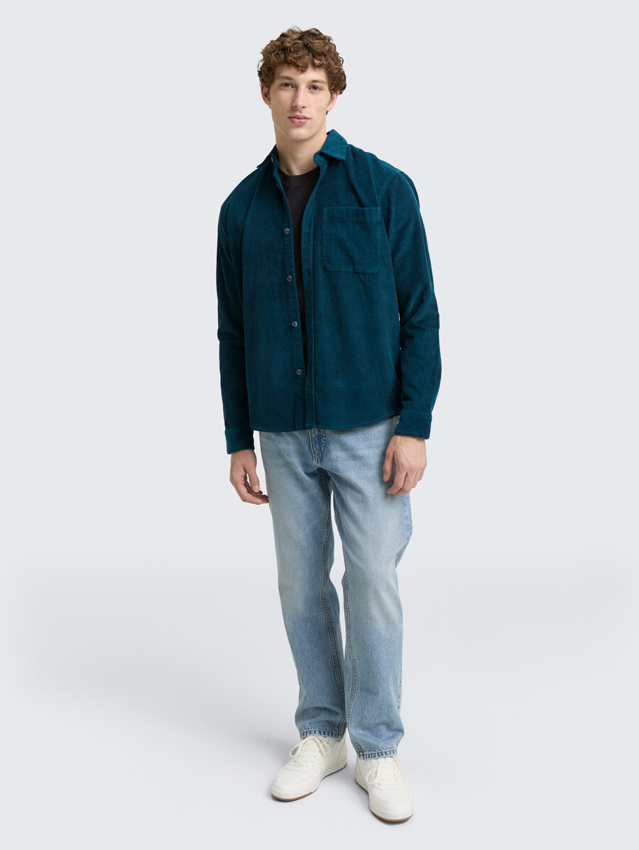 camisa de pana de corte relajado con bolsillo en el pecho
