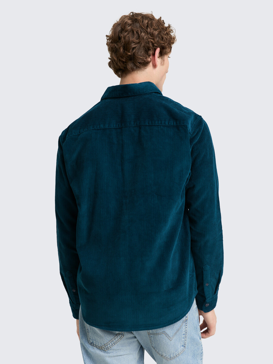 camisa de pana de corte relajado con bolsillo en el pecho