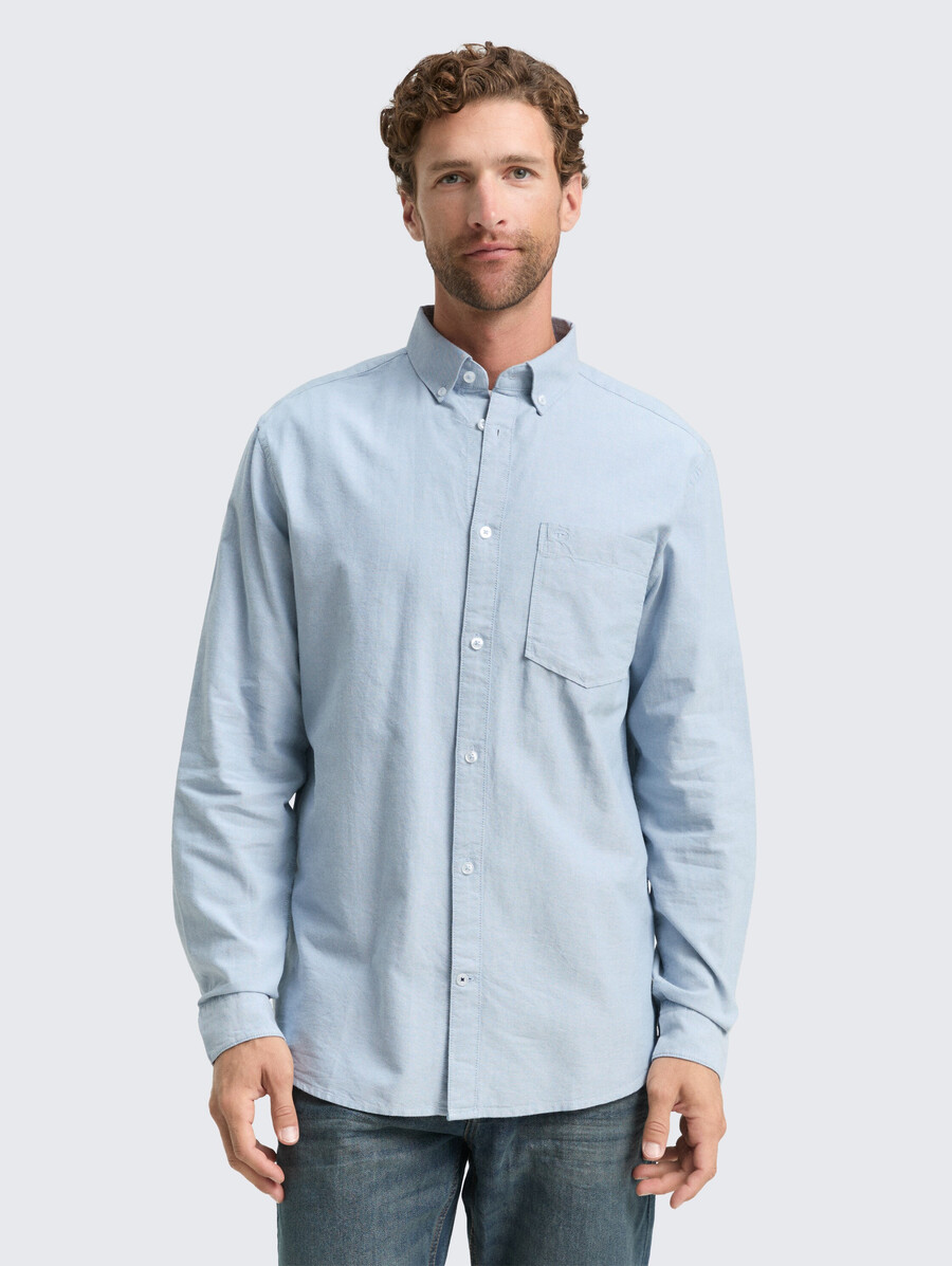 camisa de corte regular con bolsillo en el pecho
