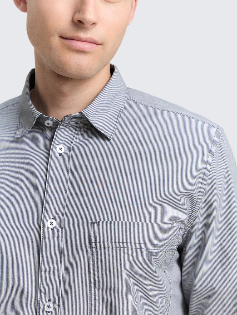camisa de algodón ajustada
