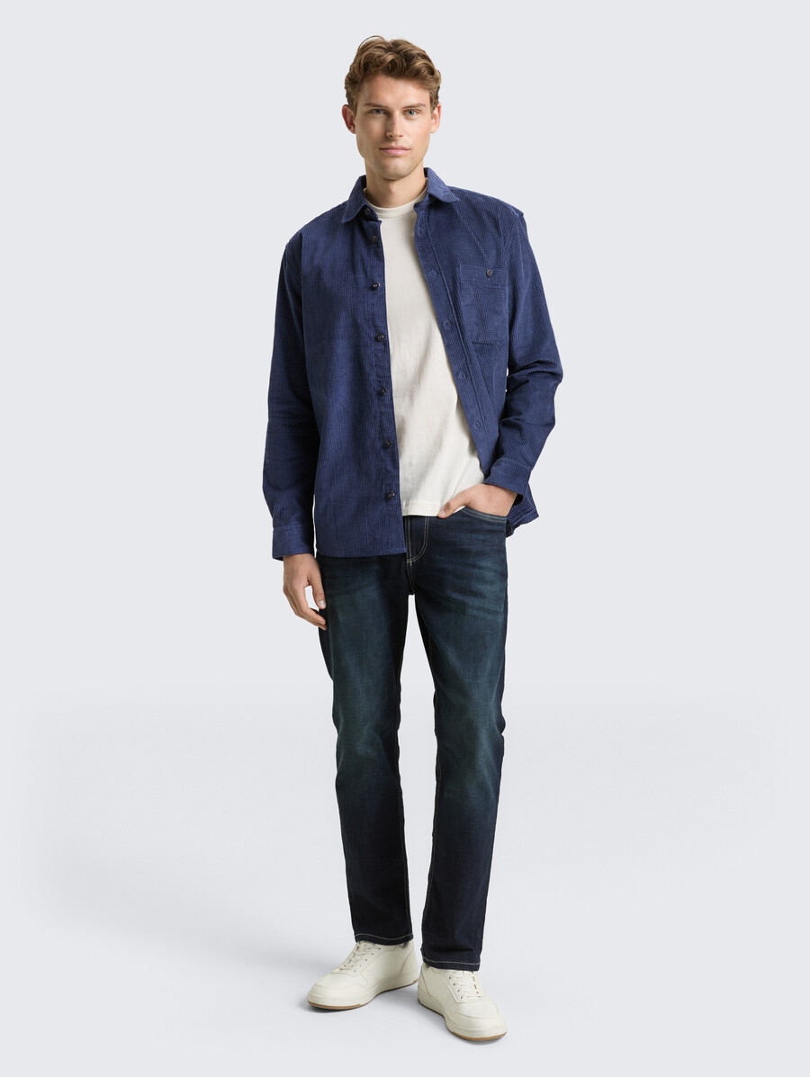 camisa de pana de corte cómodo con bolsillo en el pecho
