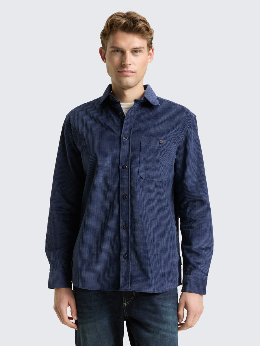 camisa de pana de corte cómodo con bolsillo en el pecho