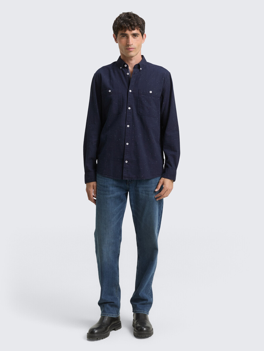 camisa de corte regular con look jaspeado