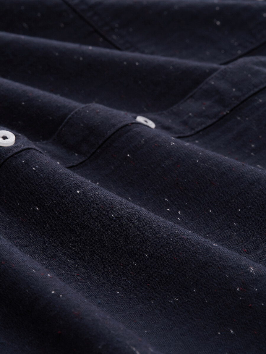 camisa de corte regular con look jaspeado
