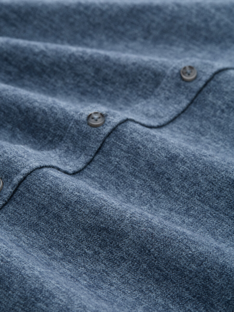camisa de tacto suave y corte regular con aspecto jaspeado