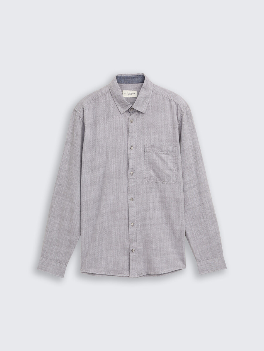 camisa de corte regular con bolsillo en el pecho