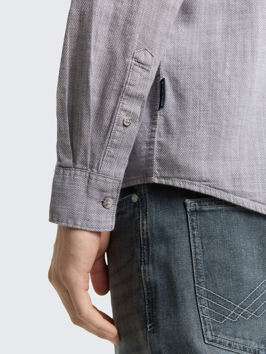camisa de corte regular con bolsillo en el pecho