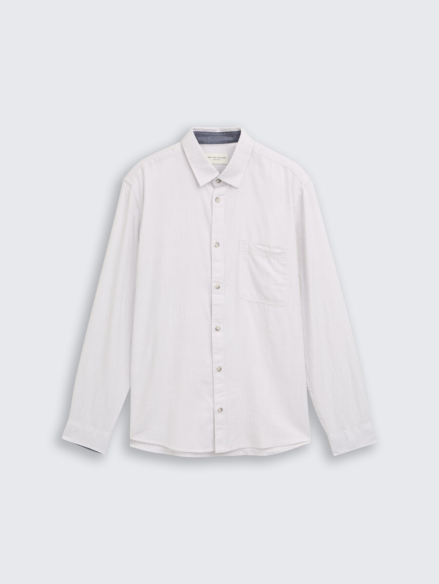 camisa de corte regular con bolsillo en el pecho