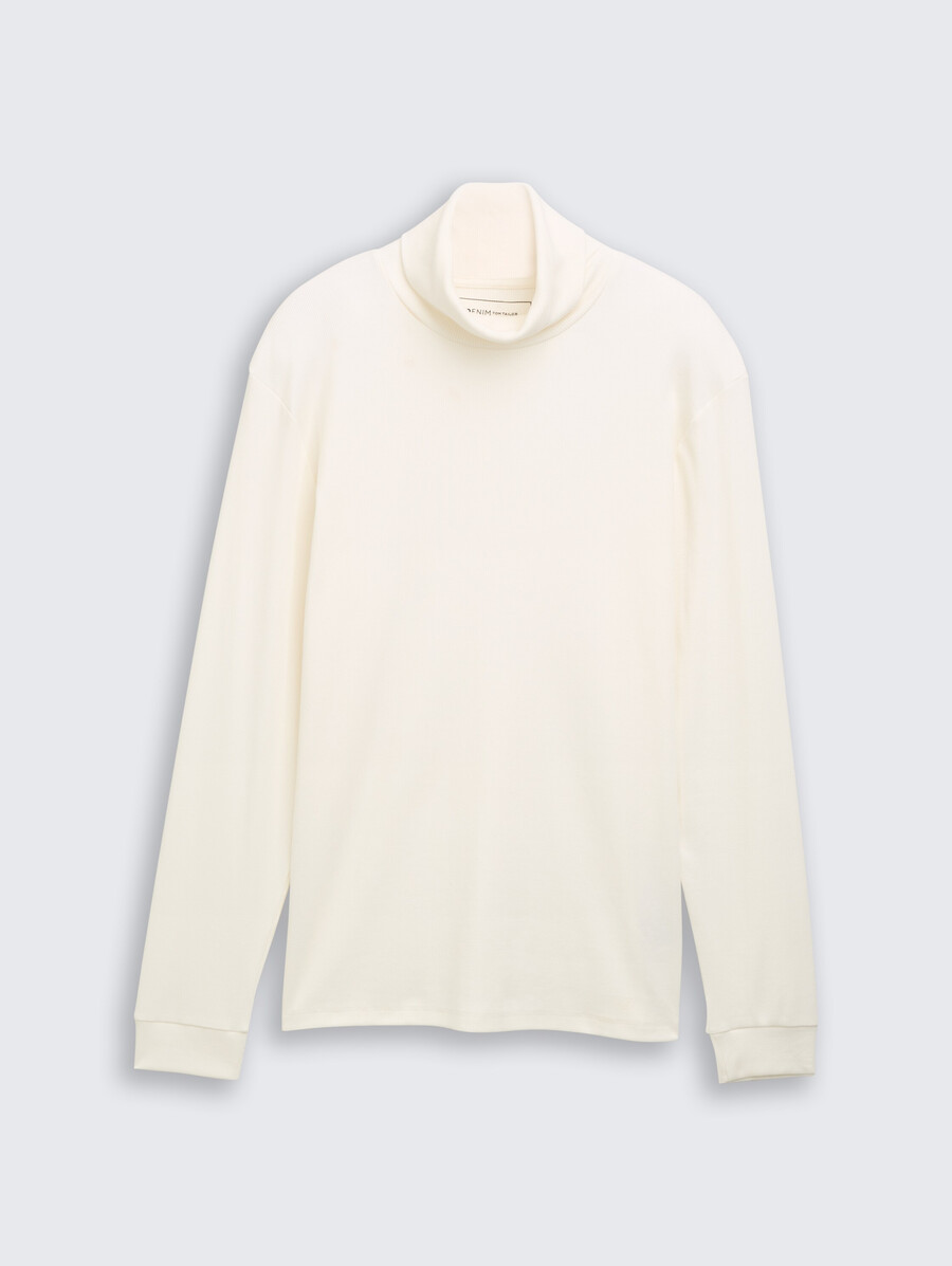 camisa de cuello alto con textura acanalada