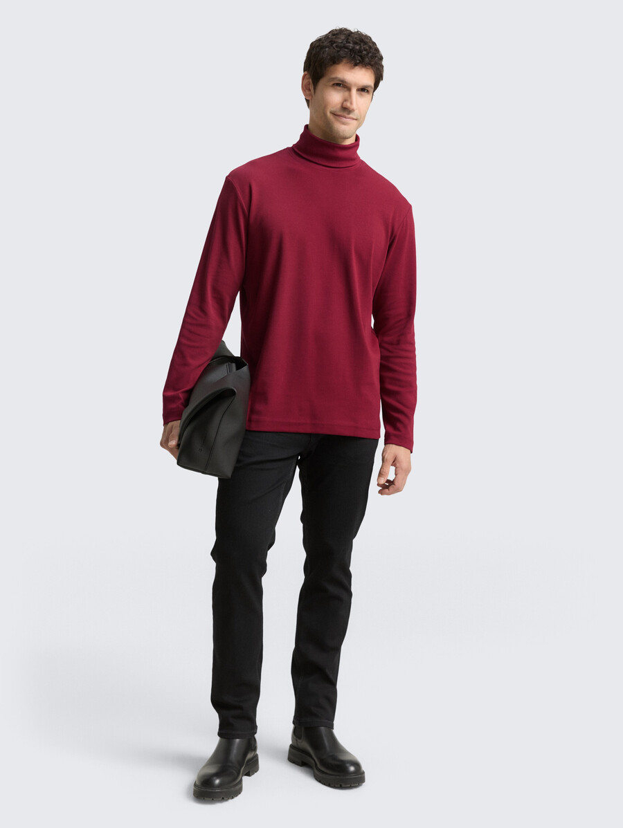 camisa básica de cuello alto