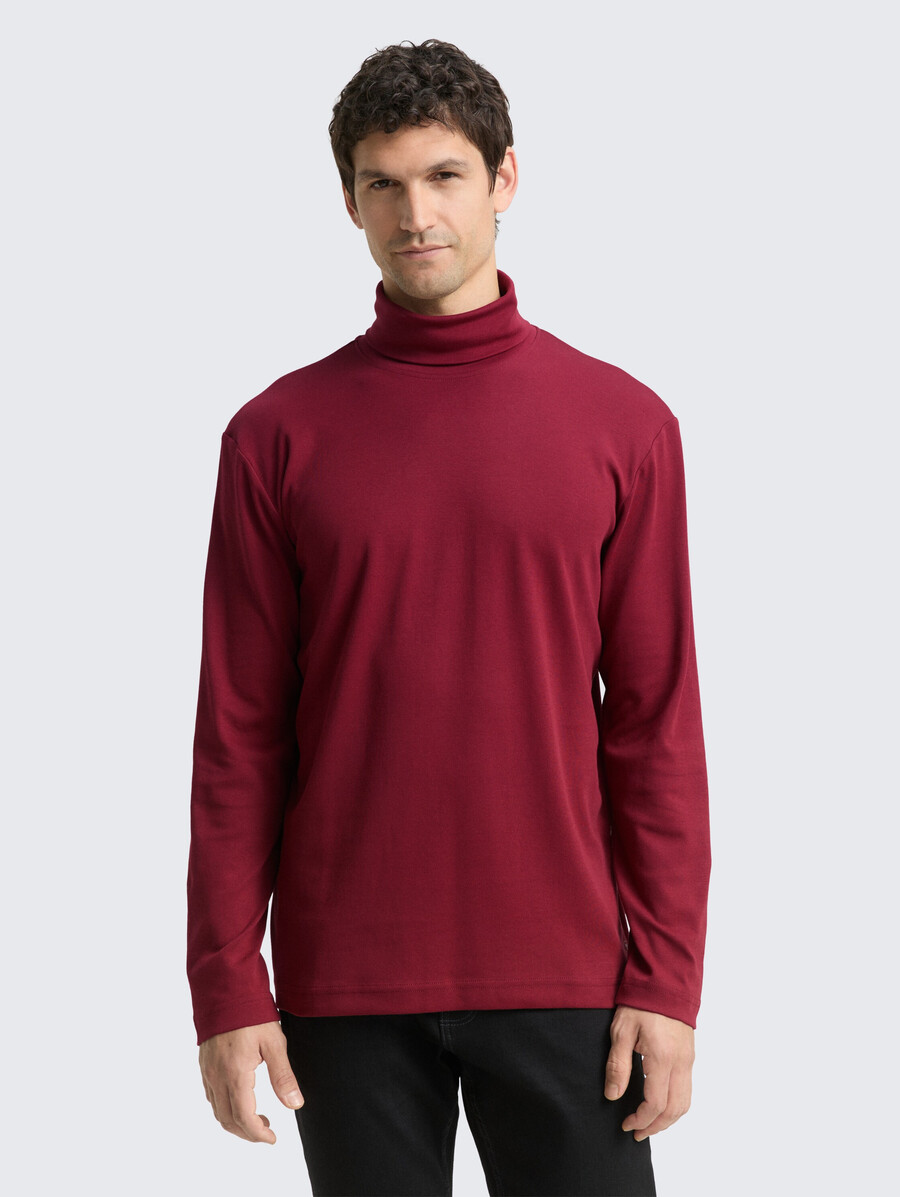 camisa básica de cuello alto