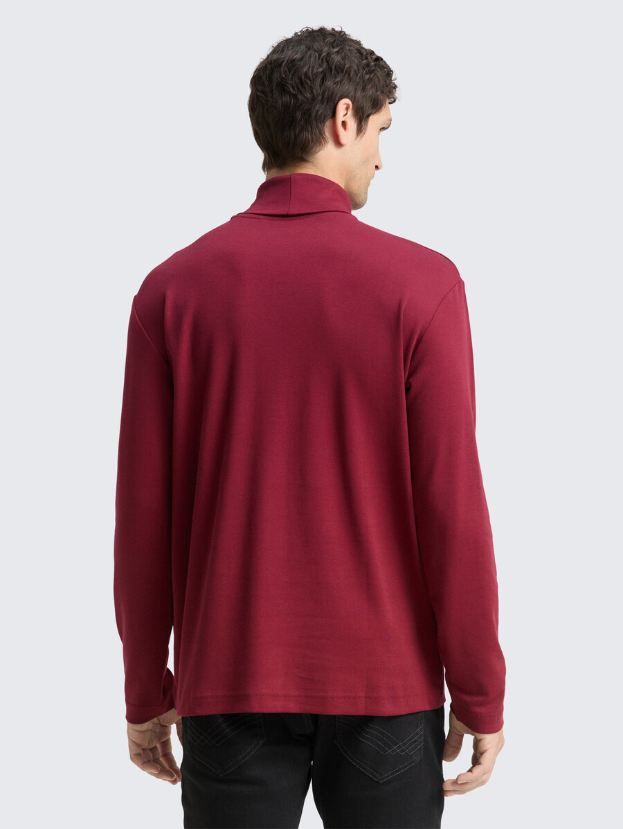 camisa básica de cuello alto