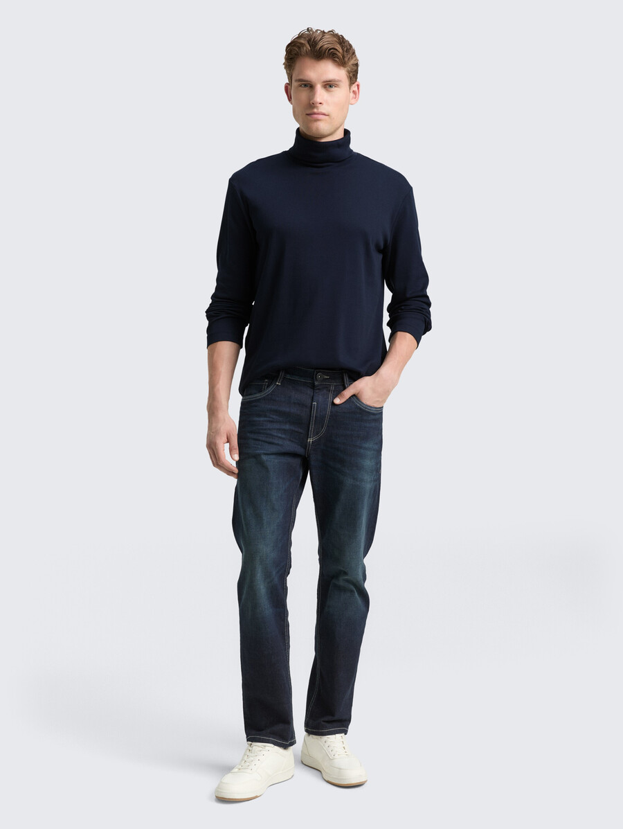 camisa básica de cuello alto