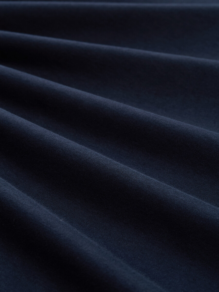 camisa básica de cuello alto