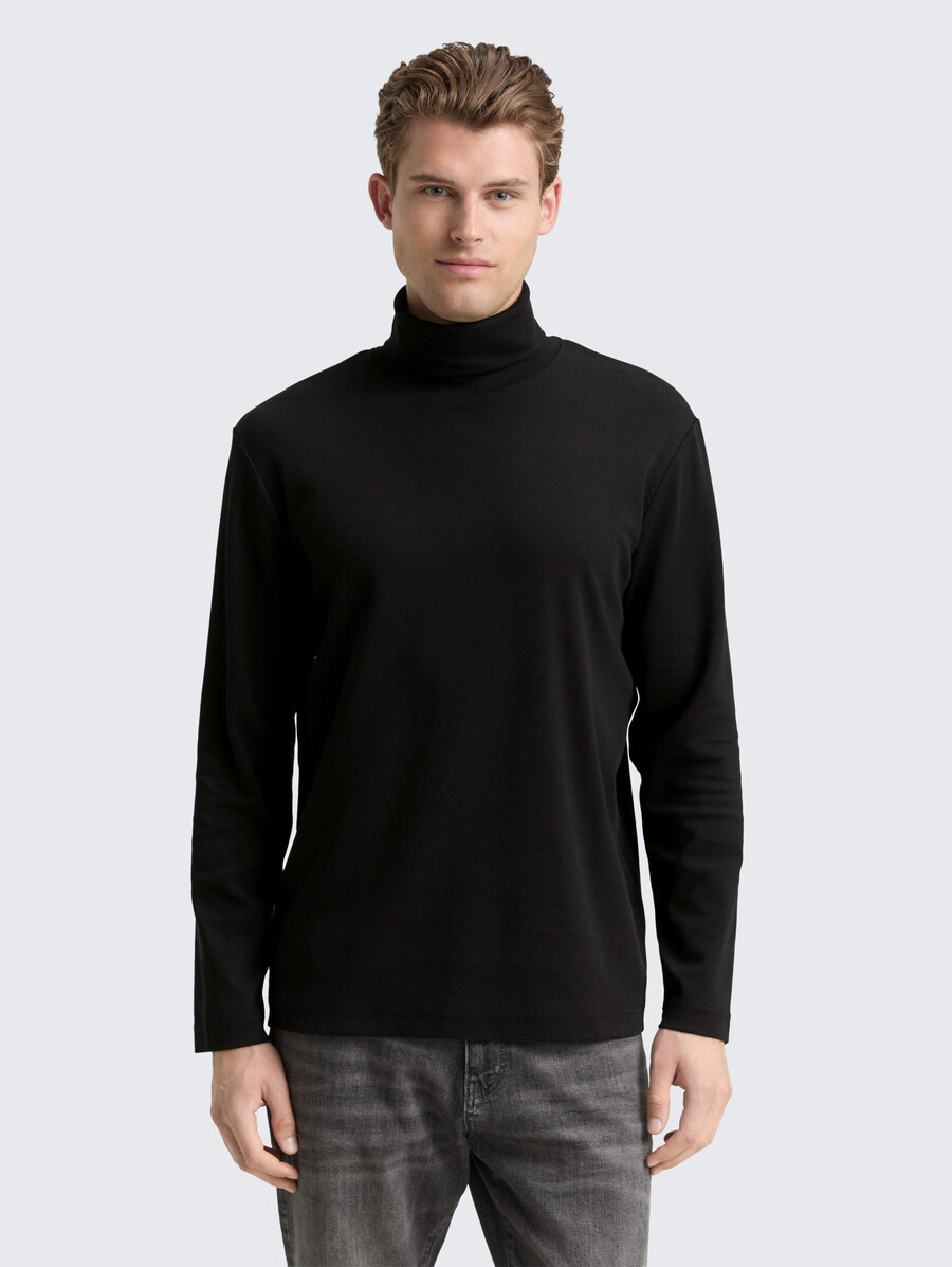 camisa básica de cuello alto