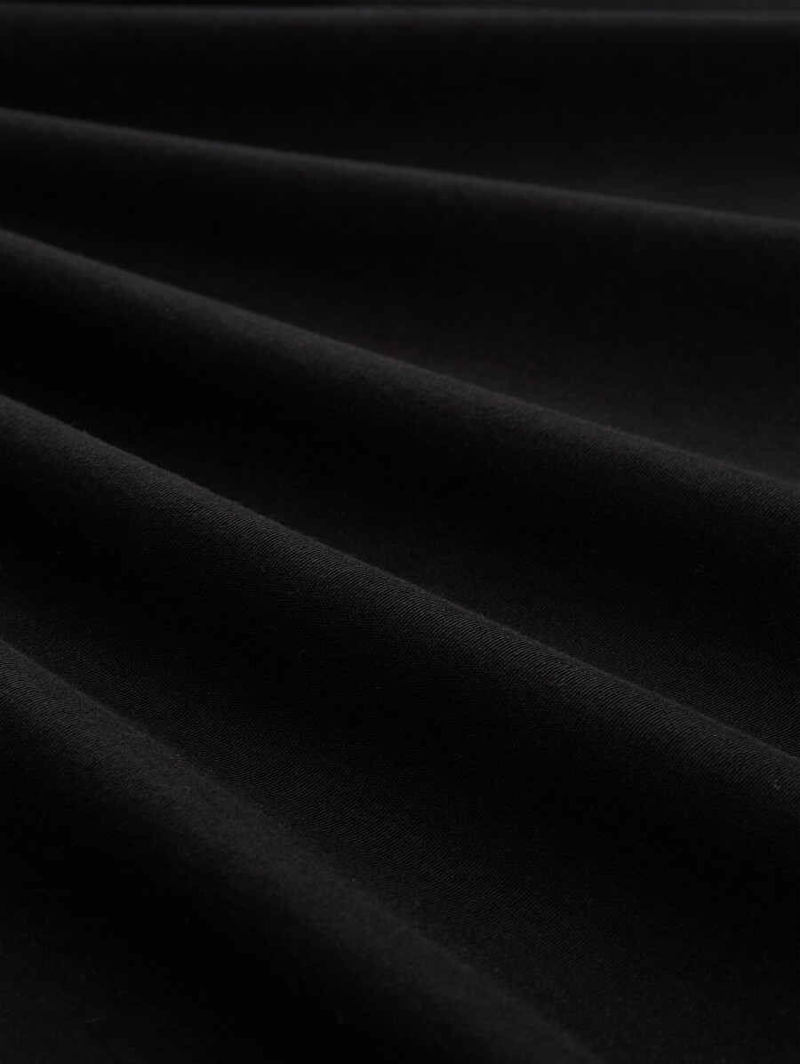 camisa básica de cuello alto