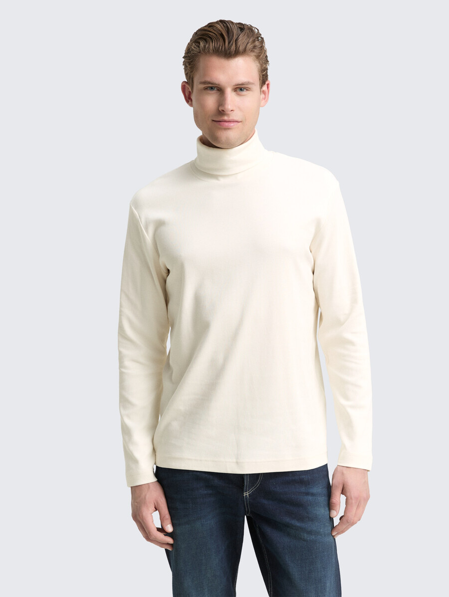 camisa básica de cuello alto