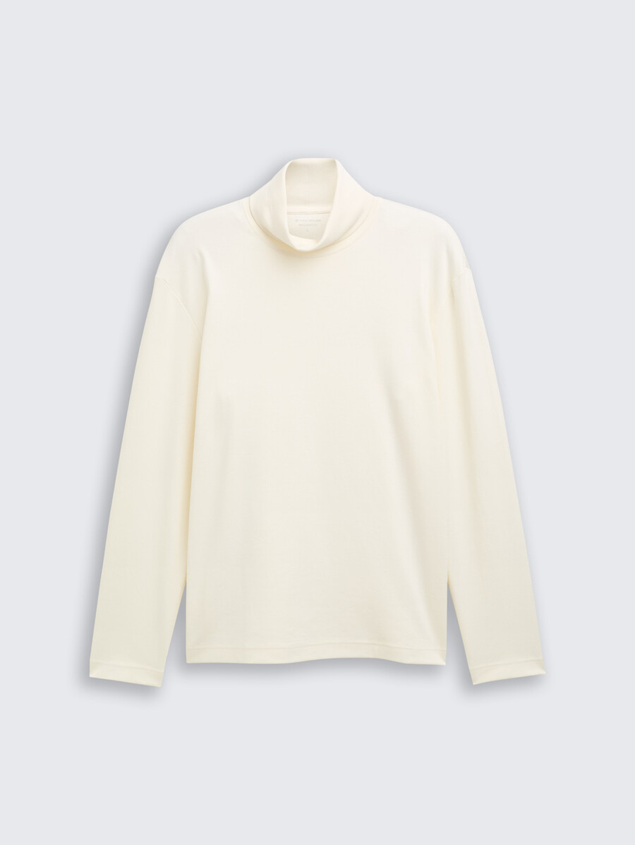 camisa básica de cuello alto