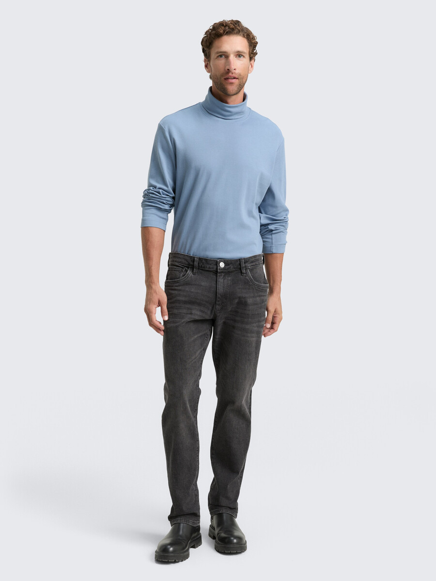camisa básica de cuello alto