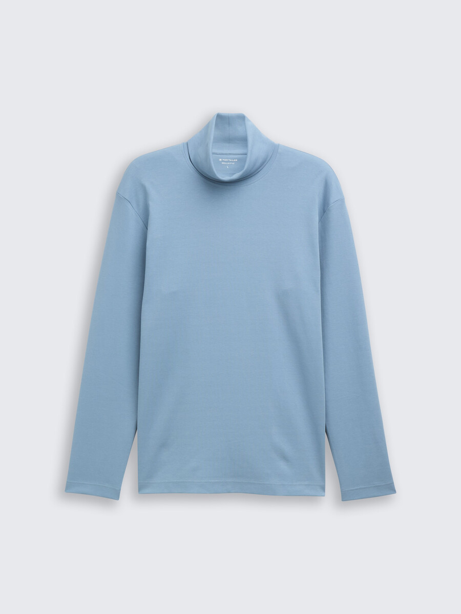 camisa básica de cuello alto