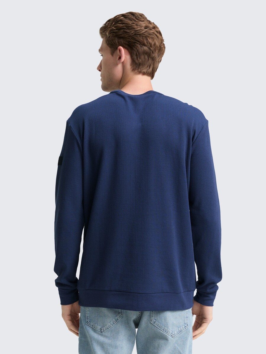 camisa de manga larga con textura de gofre