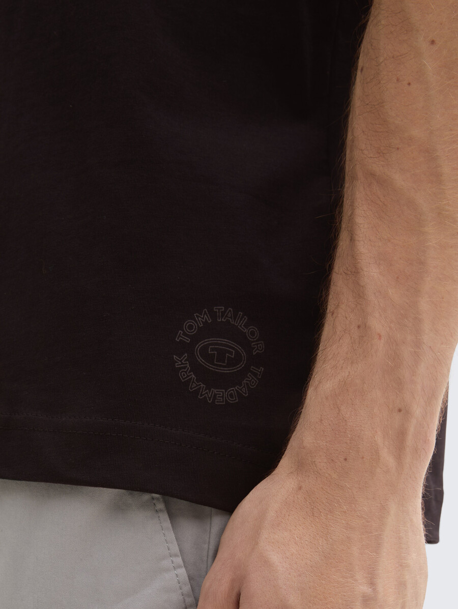 camiseta básica en pack de 2 con escote en pico