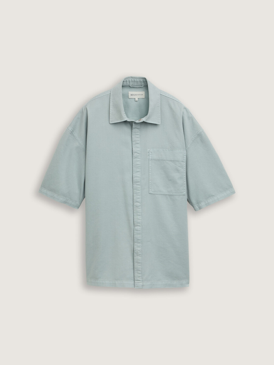 camisa tipo sobrecamisa con mangas cortas
