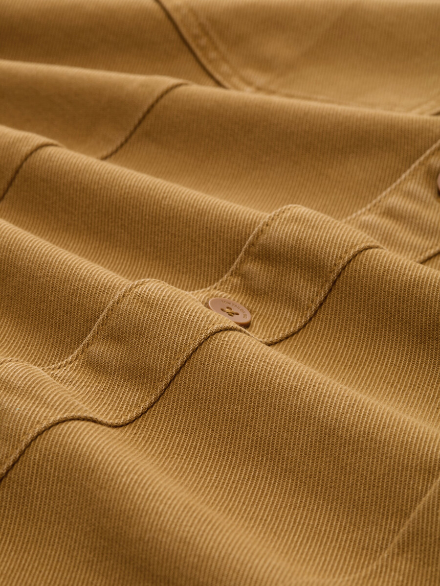 sobrecamisa con bolsillos en el pecho