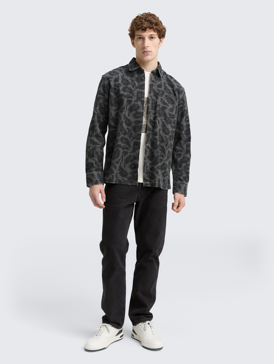 sobrecamisa con bolsillo en el pecho