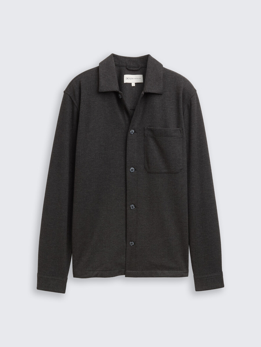 sobrecamisa con bolsillo en el pecho