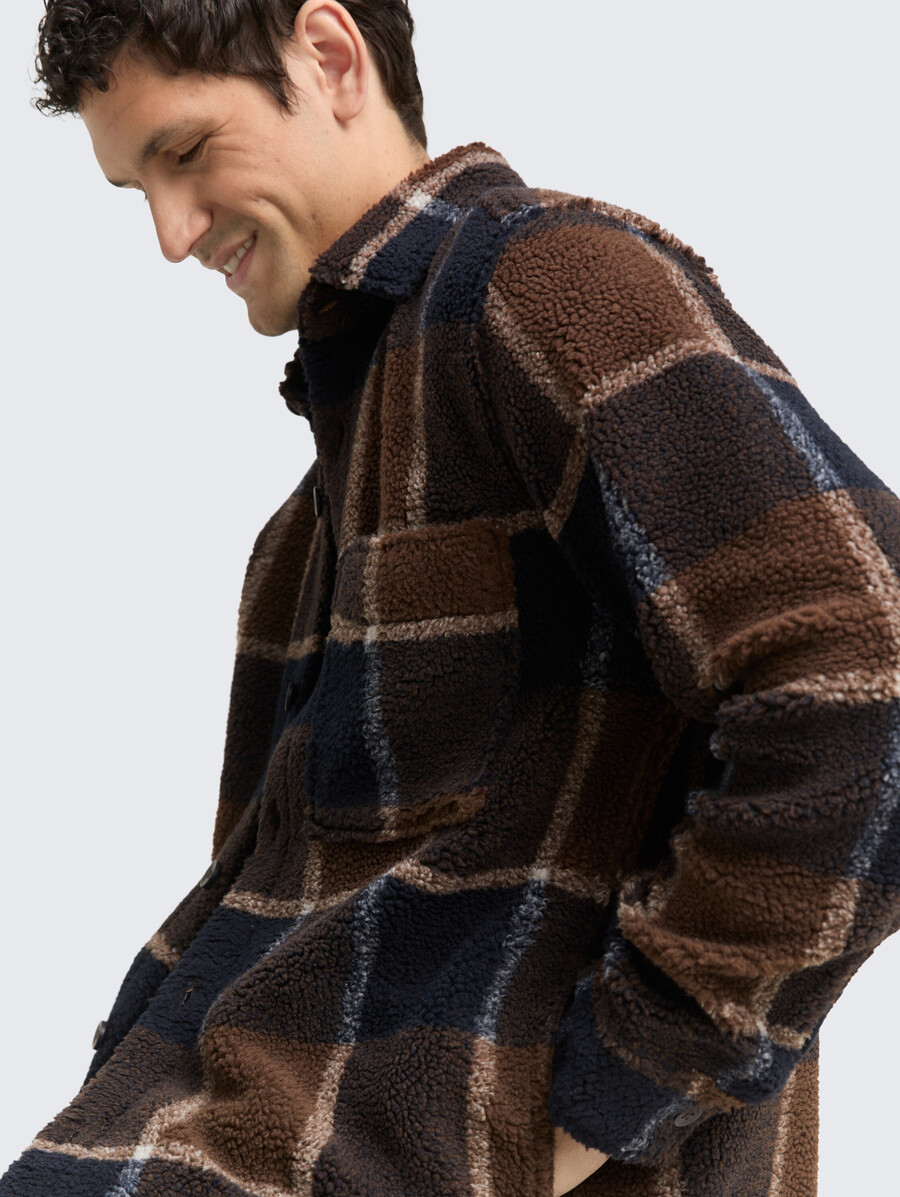 sobrecamisa de peluche con estampado de cuadros