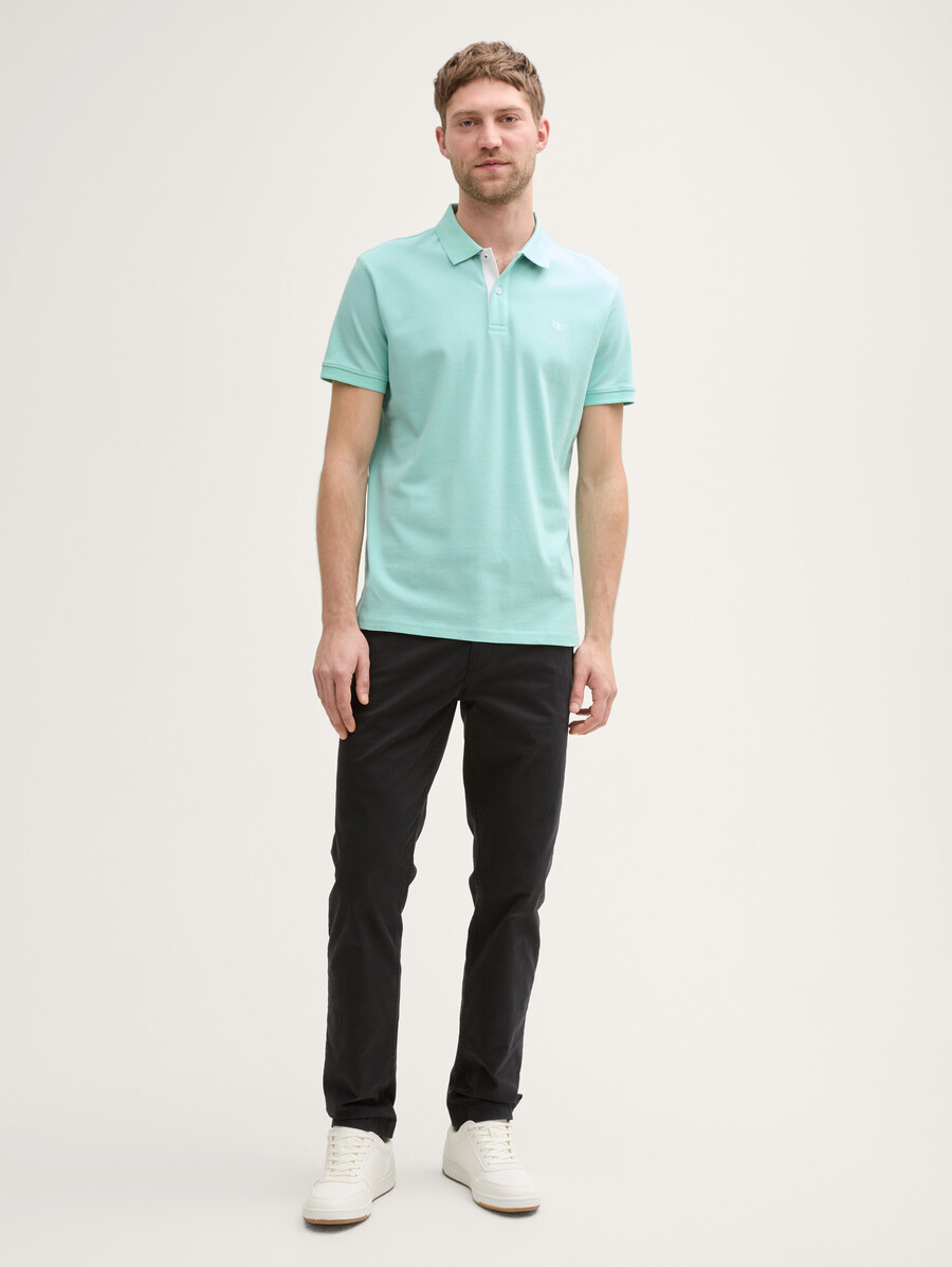 polo de piqué con logo bordado