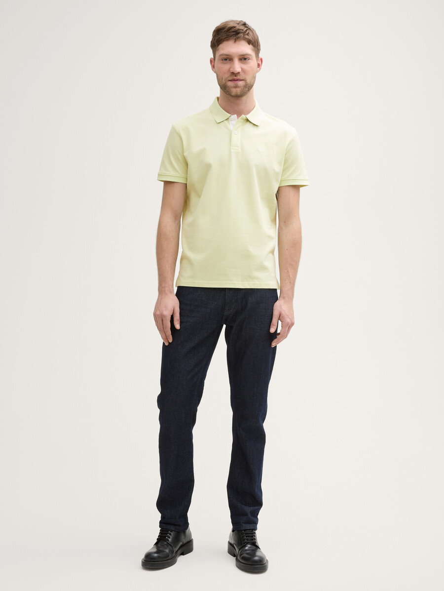 polo de piqué con logo bordado