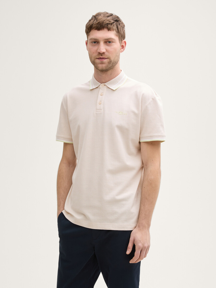 polo de piqué con elástico