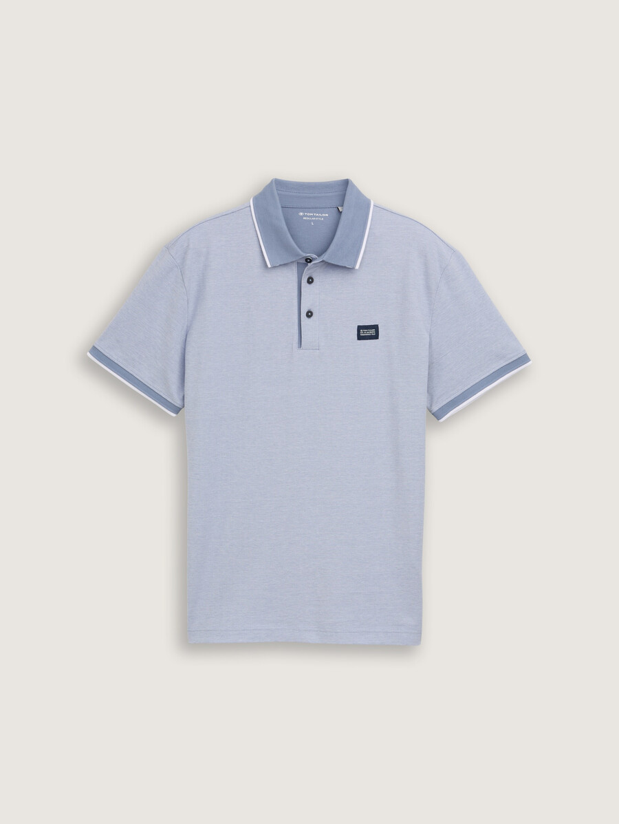 polo de piqué con etiqueta con logo