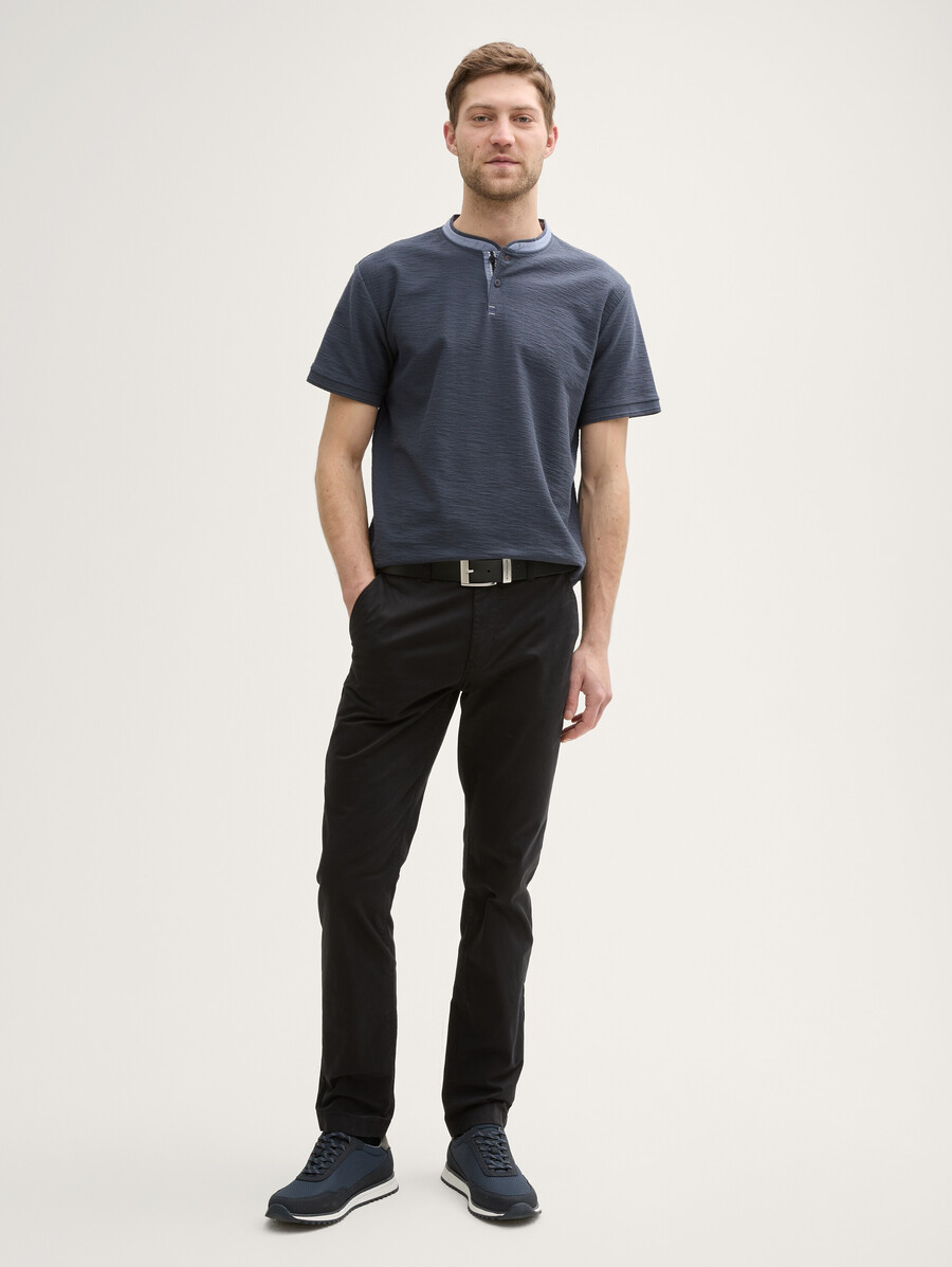 camisa polo con cuello alto