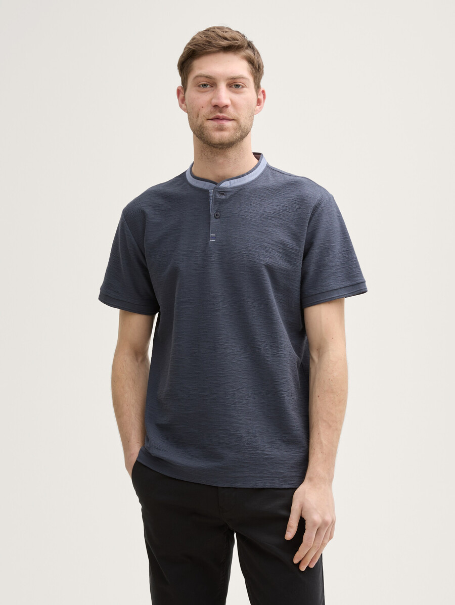 camisa polo con cuello alto