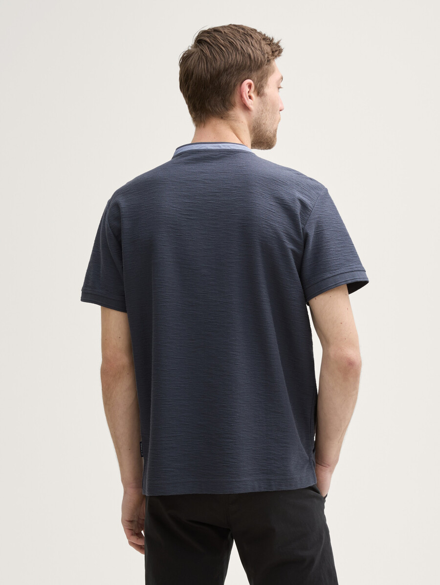 camisa polo con cuello alto